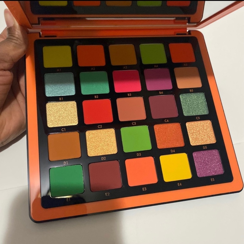 Anastasia Beverly Hills Norvina Pro Pigment
Volume 3